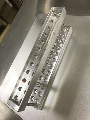 24 Holes Lipstick Productie Lijn Custom Mould V-vormige Beveled Mouth