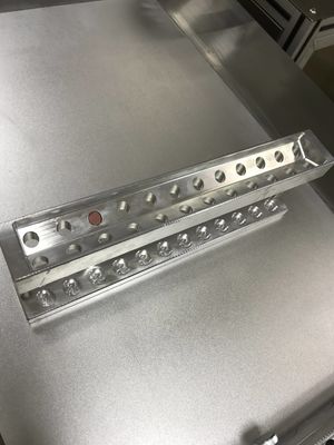 24 Holes Lipstick Productie Lijn Custom Mould V-vormige Beveled Mouth