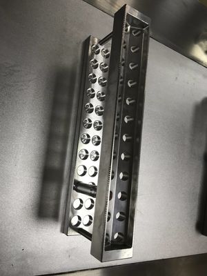 24 Holes Lipstick Productie Lijn Custom Mould V-vormige Beveled Mouth