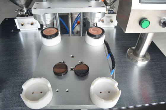 BB Cream Air Cushion Filling Machine Dubbele kleur 1020 stuks per uur