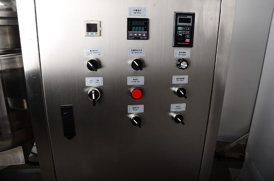 380V 6,5KW Lipstick Productie Lijn Verwarming Vacuüm Defoaming Machine