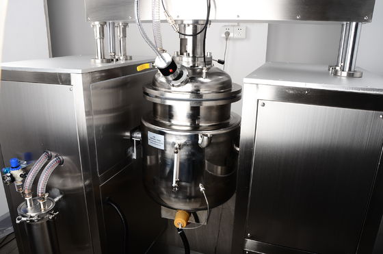 380V 6,5KW Lipstick Productie Lijn Verwarming Vacuüm Defoaming Machine