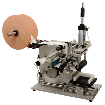 Semi-automatische cosmetische etiketteringsmachine voor platte flessen 750*500*550MM