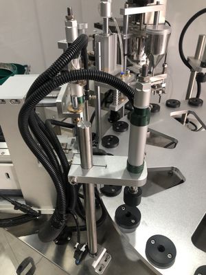 SUS304 Op maat gemaakte automatische productielijn Eyeliner draaitafel vulmachine