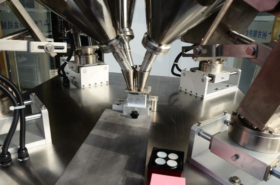 940 mm Tafelhoogte Cosmetische poedermachine 4 Kleurpoedervulmachine