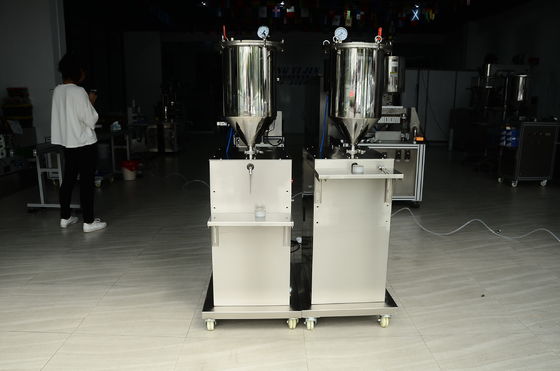Verticale onder druk geplaatste kwantitatieve mascara- en lippenstiftvulmachine