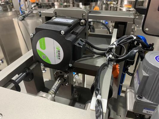 Lippenstift Productielijn Lipenstift Versterkende lijm Tube Spinning Machine 1300 * 400 * 1300mm