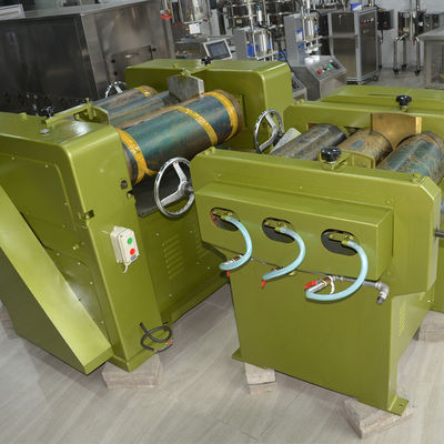 S405 Lippenstiftmateriaal Drie-roller Miller Automatisch Lipglossmateriaal Drie-roller grinder