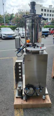 Halfautomatische kleine draaitafel dubbelkopmascara en lipgloss kwantitatieve vulmachine